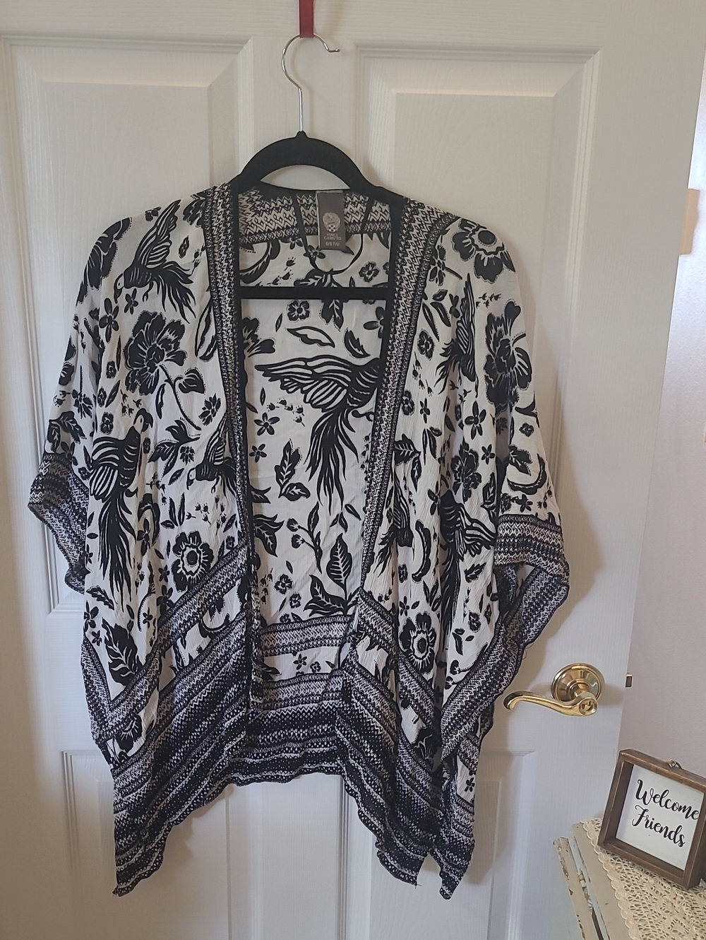 Vince Camuto Black and White Floral Kimono Bin 5